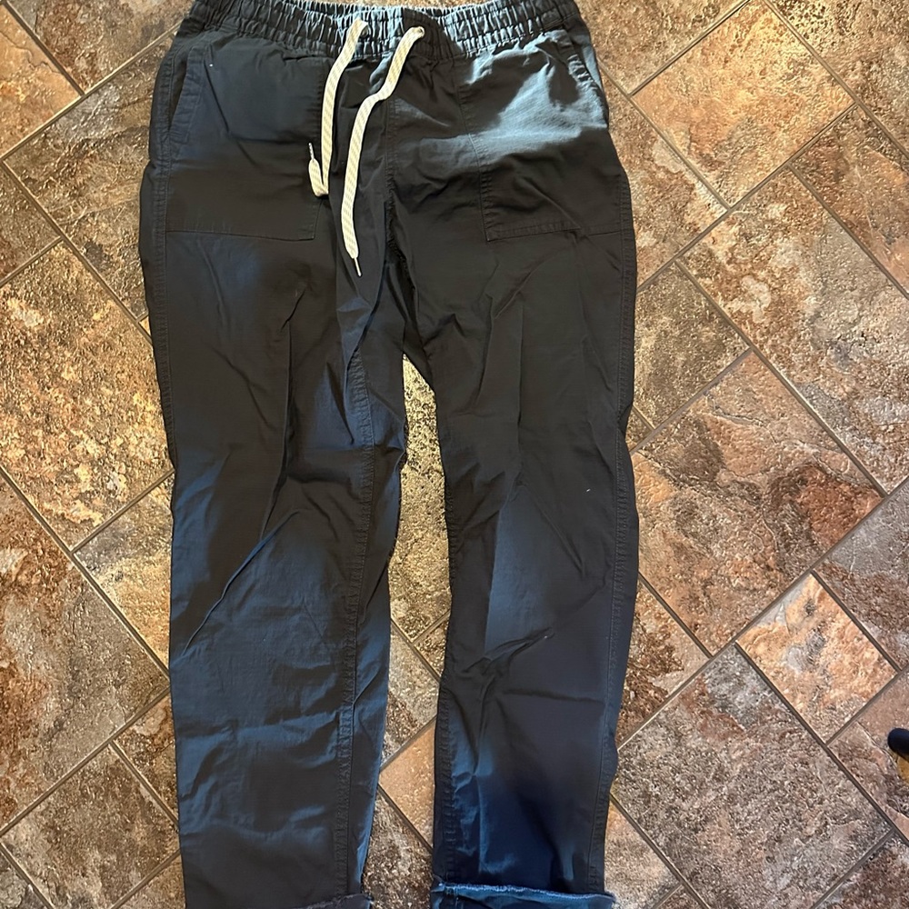 Vuori cropped hike pant